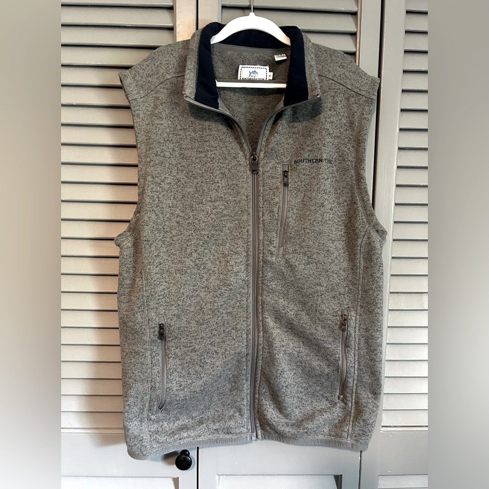 Southern Tide Men’s gray vest.
